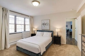 1 bedroom, iron/ironing board, WiFi, bed sheets - The Blue Jay (Baltimore)