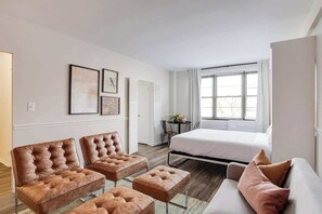 1 bedroom, iron/ironing board, WiFi, bed sheets - The Oriole Nest (Baltimore)