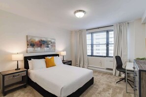 1 bedroom, iron/ironing board, WiFi, bed sheets - The Skyline (Baltimore)