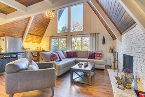 TV, fireplace, video games, table football - Family-Friendly Lake Arrowhead Cabin w/ Game Room! (Lake Arrowhead)