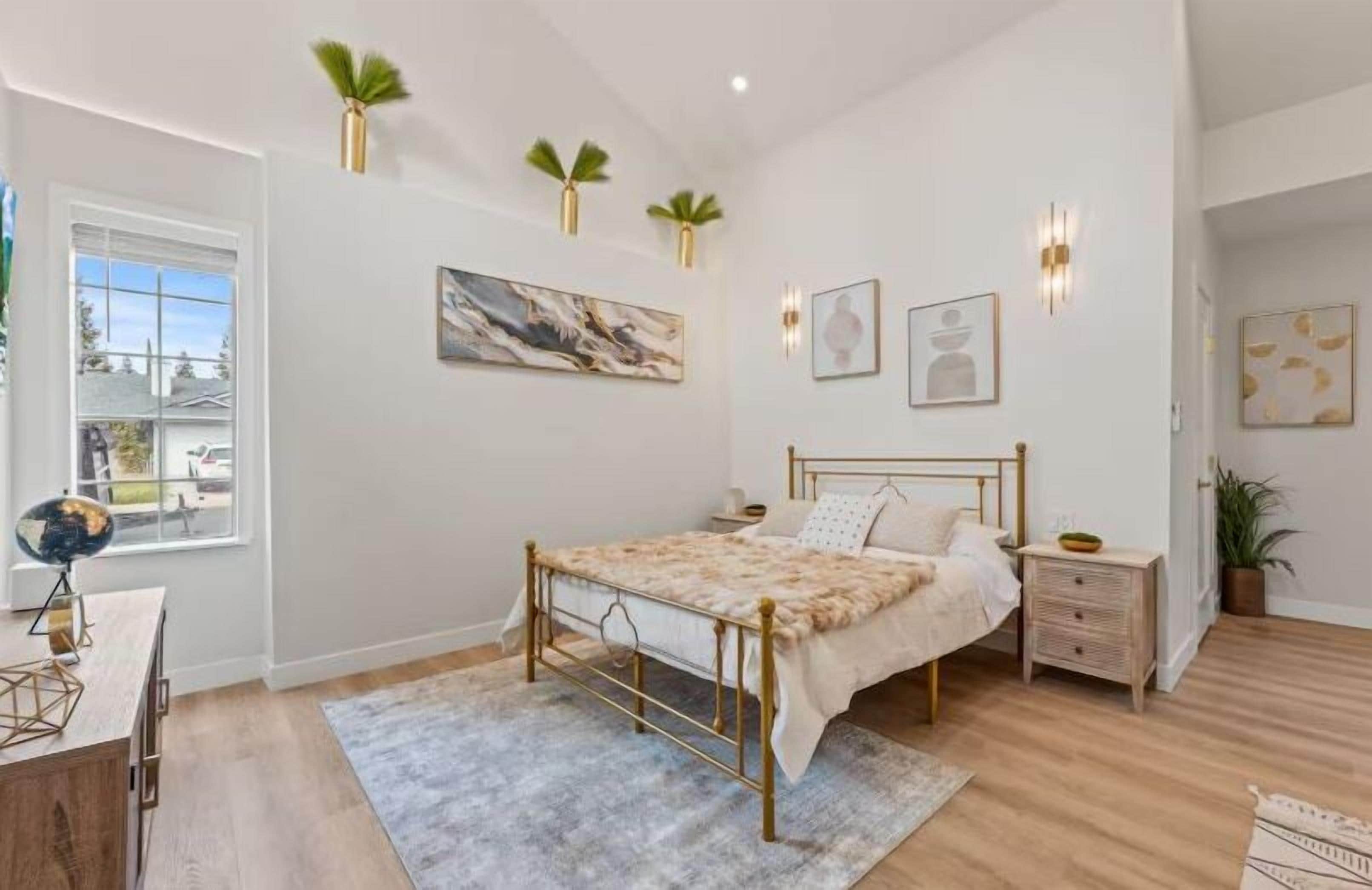 1 bedroom, desk, iron/ironing board, WiFi