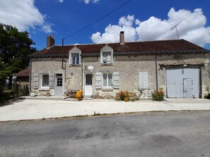 Exterior - Country house with large fenced garden on terrace and kennel available (Préaux)
