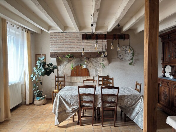 Dining - Country house with large fenced garden on terrace and kennel available (Préaux)