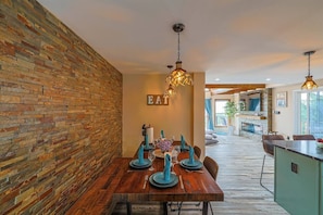 Dining - Secluded Cabin on the Mountains (Rockland)