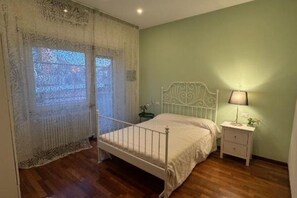 3 chambres, coffres-forts dans les chambres, bureau