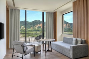 Executive Suite, 1 King Bed, Non Smoking, River View (Balcony) | Minibar, in-room safe, blackout drapes, iron/ironing board