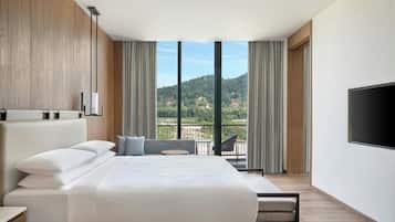 Executive Suite, 1 King Bed, Non Smoking, River View (Balcony) | Minibar, in-room safe, blackout drapes, iron/ironing board