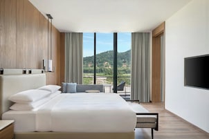 Minibar, caja de seguridad en la habitación y cortinas blackout