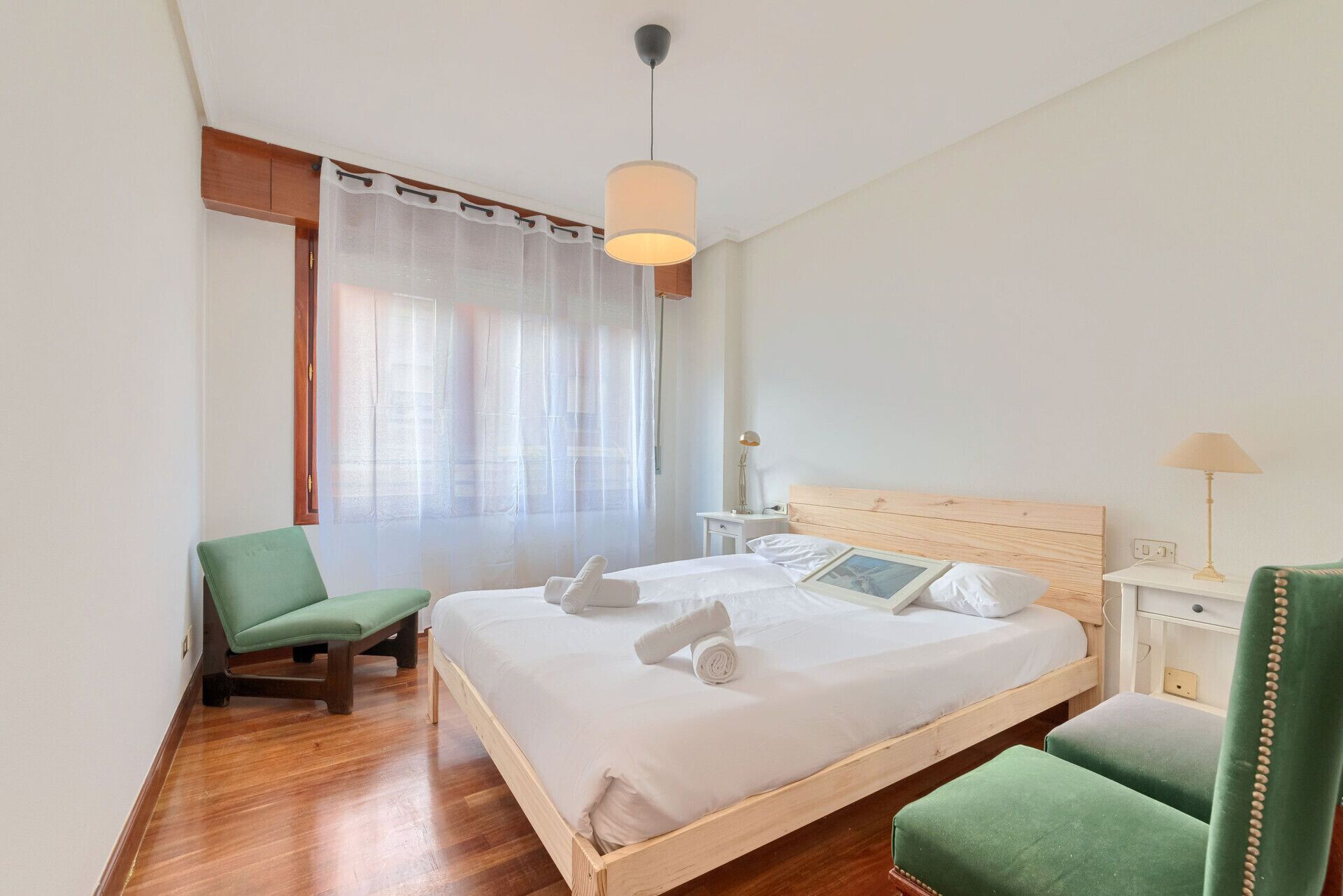 2 多间卧室、WiFi、床单