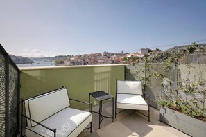 Zimmer, 1 King-Bett (Balcony) | Allergikerbettwaren, Minibar (mit einigen kostenlosen Artikeln)