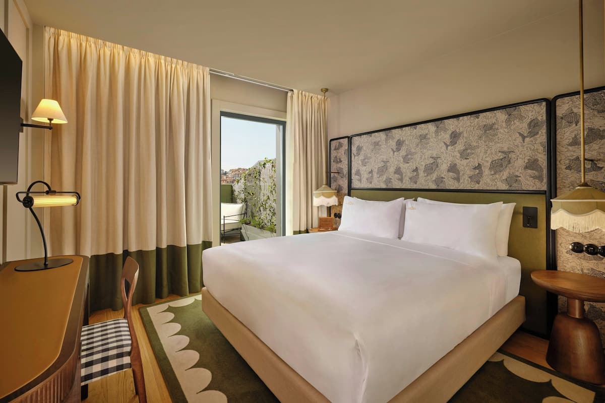 Habitación, 1 cama King size, para no fumadores, balcón | Ropa de cama hipoalergénica y artículos del minibar gratis
