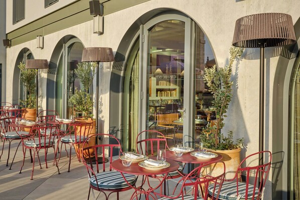 S'hi serveixen esmorzars, dinars i sopars 