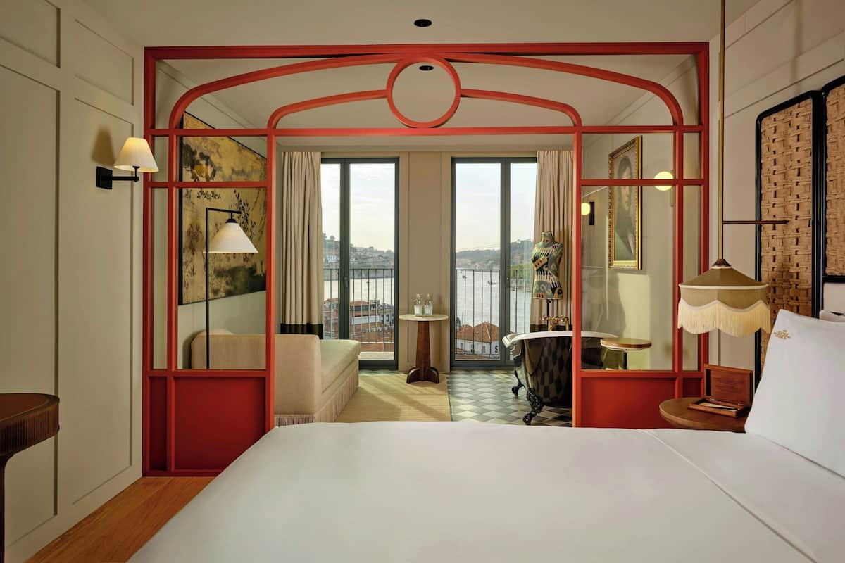 Habitación, 1 cama King size, para no fumadores, vista al río | Ropa de cama hipoalergénica y artículos del minibar gratis