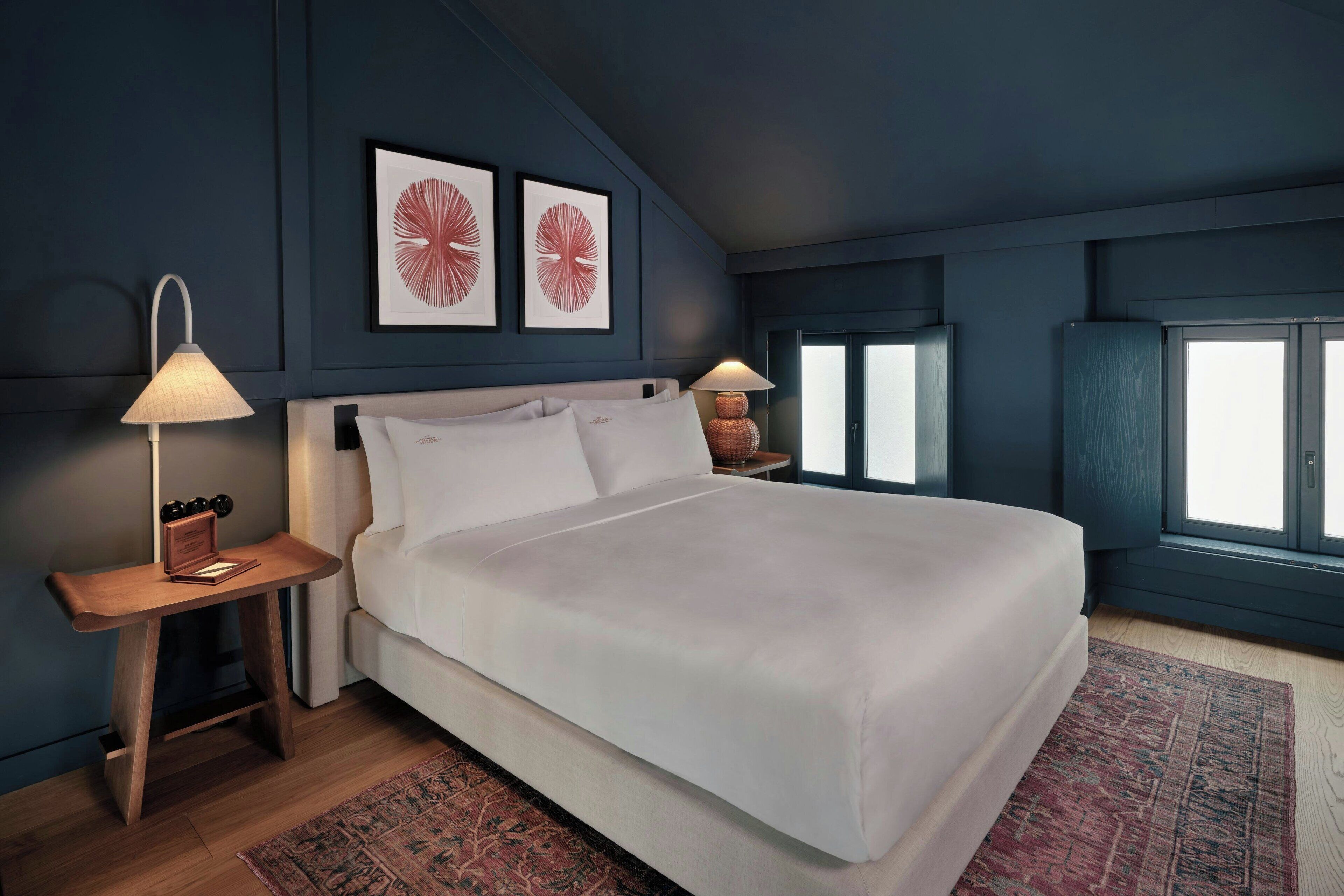 Suite, 1 kingsize bed, uitzicht op rivier | Hypoallergeen beddengoed, een minibar met enkele gratis items