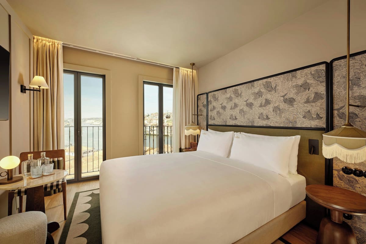 Habitación, 1 cama King size, para no fumadores, vista al río | Ropa de cama hipoalergénica y artículos del minibar gratis