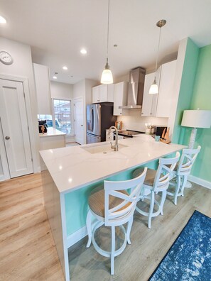 Microwave, oven, stovetop, dishwasher - Madison Ave #6 is a luxury townhome built for your next OCMD stay! (Ocean City)