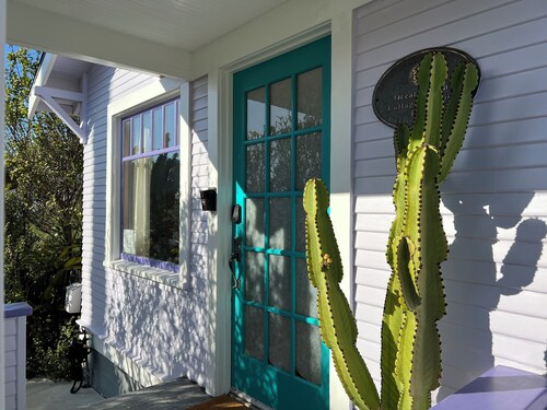 Private Suite In Charming,Historic OB Cottage-Yard/Patio-Blocks To Beaches/Shops