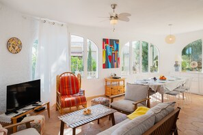 TV - Villa Horus - Plusholidays (Calpe)