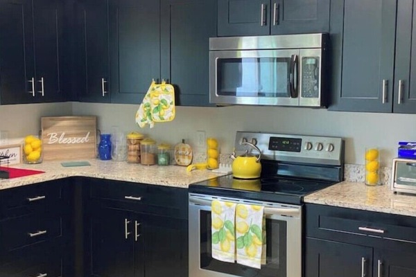 Geladeira, micro-ondas, fogão, cooktop