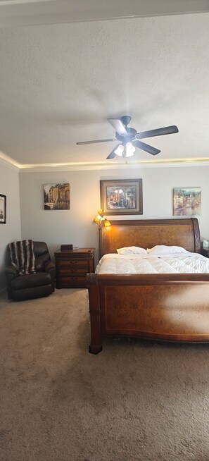 3 bedrooms, iron/ironing board, WiFi, bed sheets