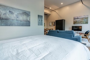 1 bedroom, iron/ironing board, travel cot, free WiFi - Location Location! Walk to everything! 1 BDRM/1 BA in Historic Strand, Sleeps 4! (Galveston)