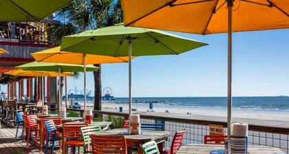 Location Location! Walk to everything! 1 BDRM/1 BA in Historic Strand, Sleeps 4!