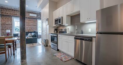 Location Location! Walk to everything! 1 BDRM/1 BA in Historic Strand, Sleeps 4!