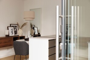 Appartement Deluxe | 1 chambre, fer et planche à repasser, accès au Wi-Fi (inclus)