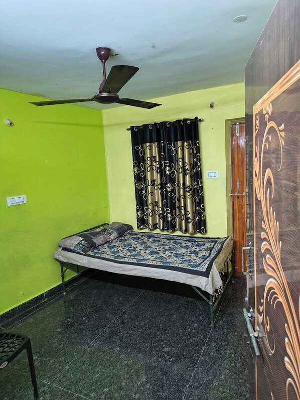 1 bedroom, iron/ironing board, WiFi