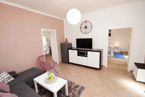TV - Holiday home garden and barbecue (Pula)