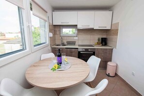 Oven, stovetop, coffee/tea maker