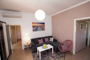 TV - Holiday home garden and barbecue (Pula)