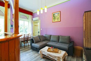 TV - Holiday apartment with air conditioning (Pula)