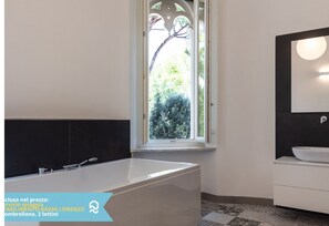 Shower, bidet, towels - VL08 - Porto Recanati, Villa Leda interior 8 (Porto Recanati)