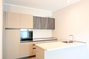 Fridge, oven, dishwasher