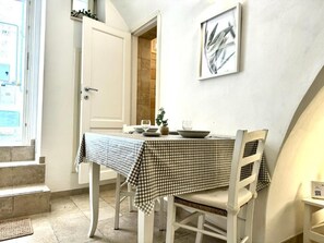 Dining - Tindra House (Monopoli)