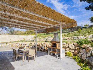 Outdoor dining - Cubo's Casa La Ibicenca / private pool / air conditioning / free wifi (Alhaurín el Grande)