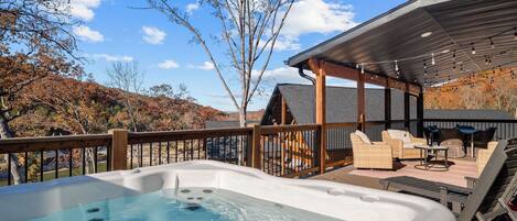 Banyera d'hidromassatge a l'aire lliure