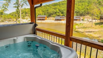 Bañera de hidromasaje al aire libre