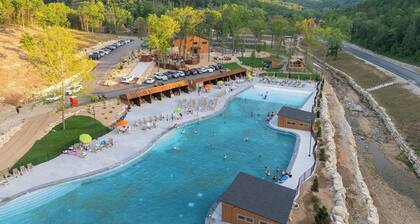 Cabin Near Table Rock Lake-Firepit-Pvt Hot Tub-Ultimate Community Amenity Experience-Free Tickets