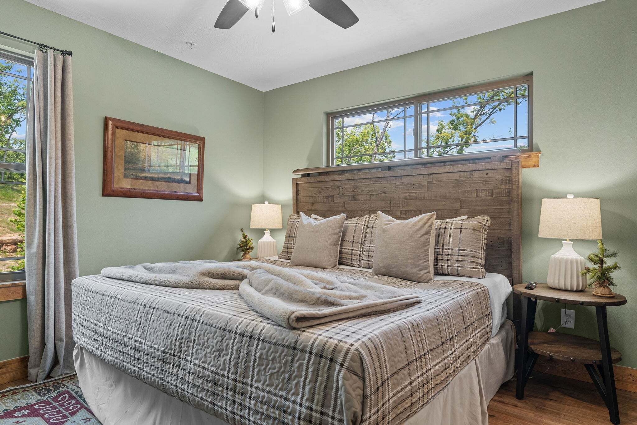 2 habitaciones, escritorio, tabla de planchar con plancha y wifi gratis 