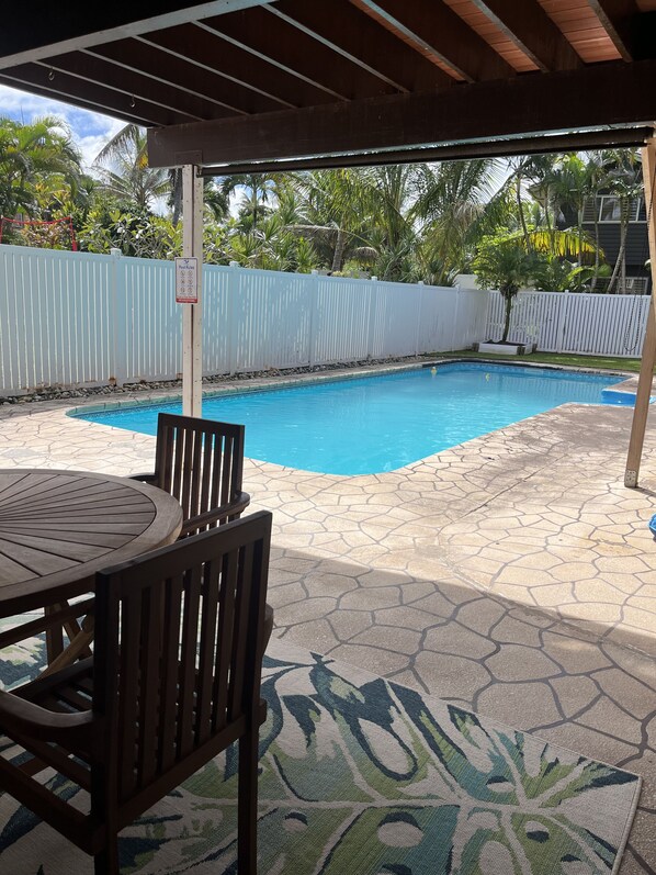 Outdoor pool - Kamanu Pool Apartment 2 Bedroom 1 Bathroom with Ocean Views (Pahoa)