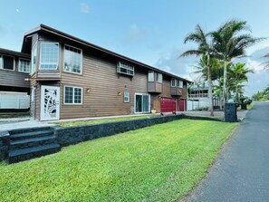 Exterior - Kamanu Pool Apartment 2 Bedroom 1 Bathroom with Ocean Views (Pahoa)