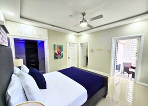 1 多间卧室、熨斗/熨衣板、床单