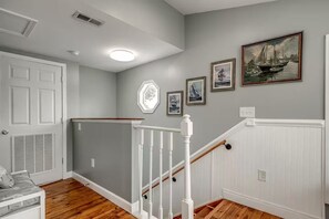 Interior - Ultimate vacay home, walk to beach, fenced in yard (North Myrtle Beach)