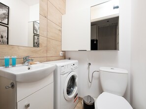 Dusche, Haartrockner, Handtücher