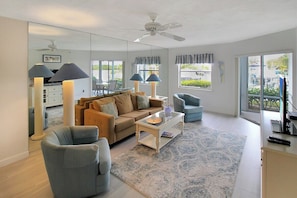 TV - Bayfront Siesta Key condo - 2 heated pools - tennis and pickleball - beach access - GBB 1351 (Siesta Key)