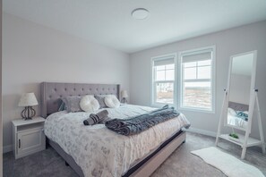 3 bedrooms, desk, iron/ironing board, WiFi