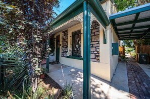 Apartment | 3 bedrooms - The Spotted Cow City Fringe Pet-friendly (Adelaide)