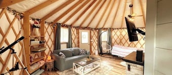 Unique Stay! Yurt with Mountain View, 1 min to Breweries & Hiking, 5 min to Lake